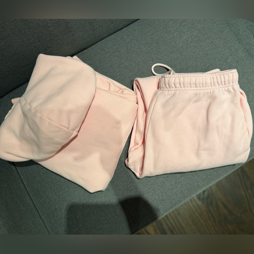 Aritiza Light Pink Sweatsuit